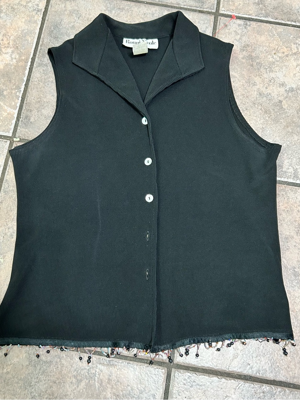 Ronni Nicole Black Sleeveless Collared Button-Front Tank with Bead Hem